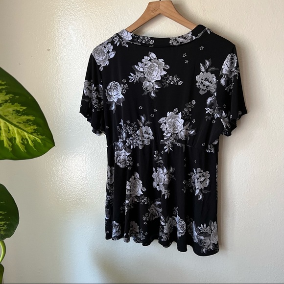 Torrid | Floral Crepe Peplum Blouse - Picture 5 of 6